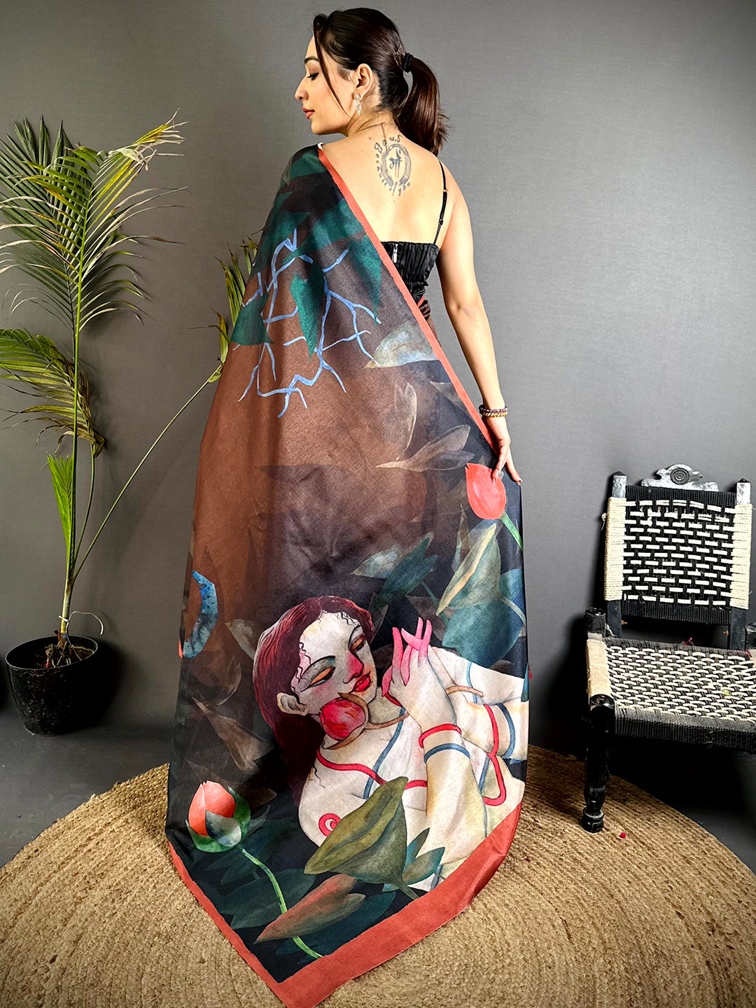 Stylish Poster Art Abstract Tussar Saree