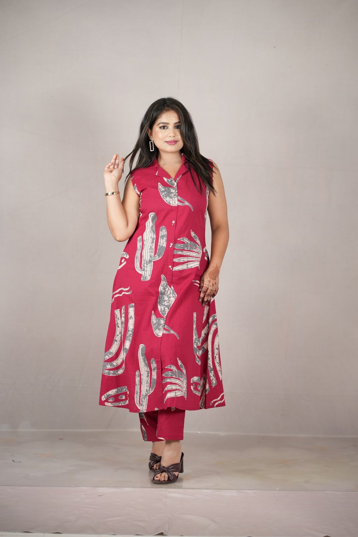 Crimson Desert Print Sleeveless Kurti Set