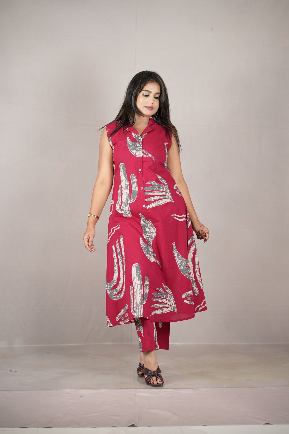 Crimson Desert Print Sleeveless Kurti Set