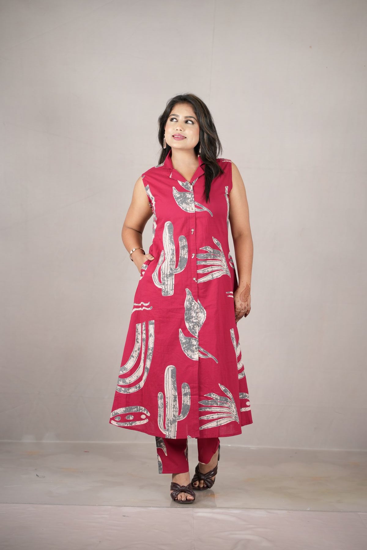 Crimson Desert Print Sleeveless Kurti Set