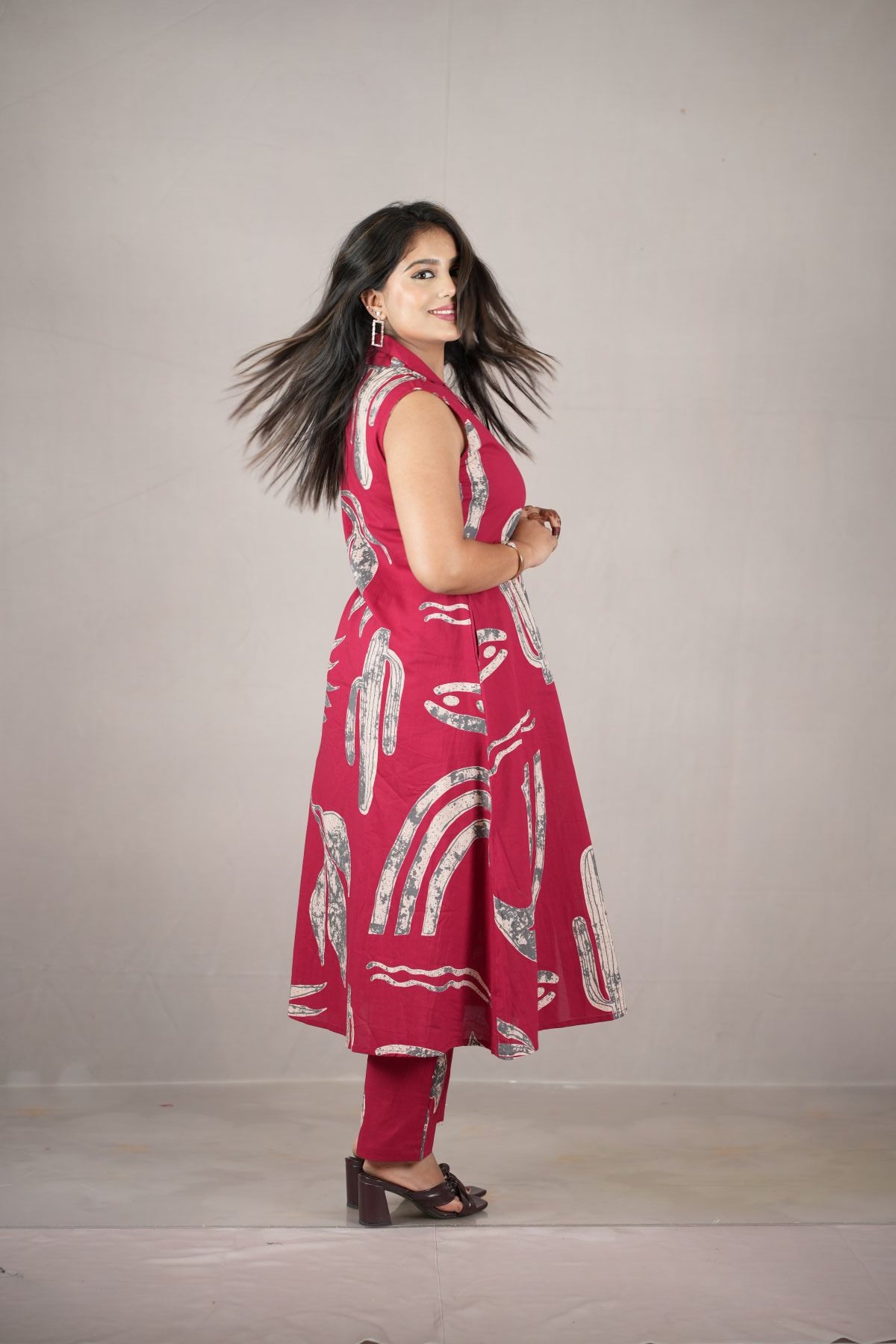 Crimson Desert Print Sleeveless Kurti Set